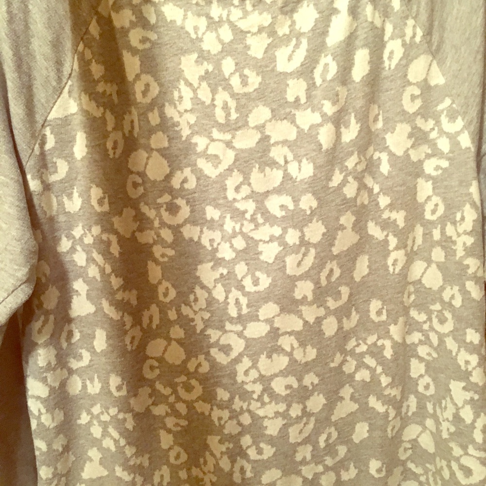 Leopard pattern long-sleeve tee